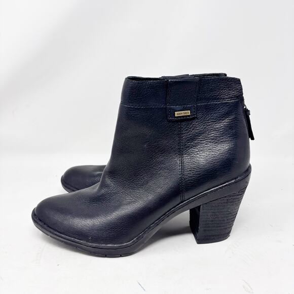 Sofft Aqua Soft Pebbled Leather Booties Womens Size‎ 11 Stacked Heel Back Zip - Picture 1 of 10